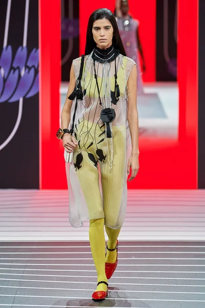 Look 30